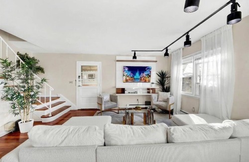White Plains Apartment | 3BR Prime Luxury NY - Free Parking