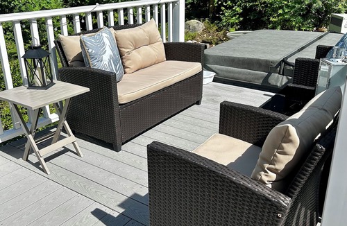Winthrop House | 4-bedroom Waterfront LAKEHOUSE in Maine. Fire pit, deck & private dock, kayak.