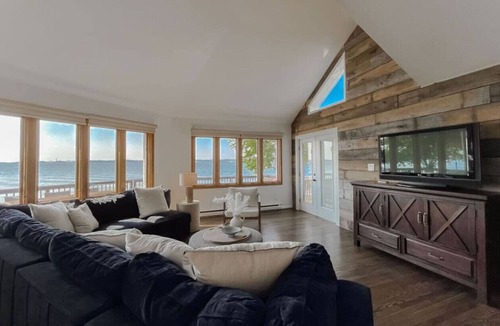 Solomons House | 4-BR Waterfront Turret Home