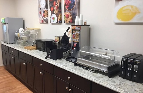 Window Rock Hotel | 4 Comfortable Units with Free Breakfast & Free Parking! W/Indoor Pool & Hot Tub