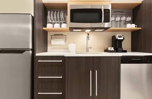West End Hotel | 4 Refined Studio Suites Rooftop Pool! Close to Nashville Zoo!