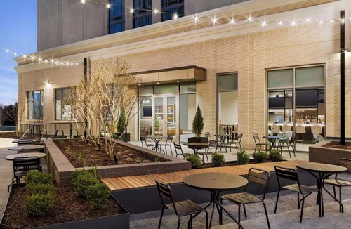 West End Hotel | 4 Refined Studio Suites Rooftop Pool! Close to Nashville Zoo!