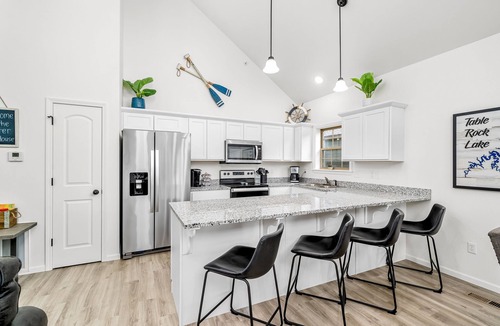 Lampe House | 4BD Spacious Group Retreat Near Table Rock Lake + Boat Launch