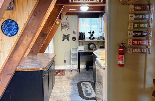 Bethlehem House | 4M Cozy A-Frame in Bethlehem, NH | Fireplace, Firepit & Close to Skiing & Trails. Dogs welcome!