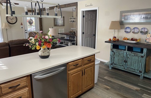 Trimble House | 5 BR Retreat on Beautiful Smith Lake & Close to I-65