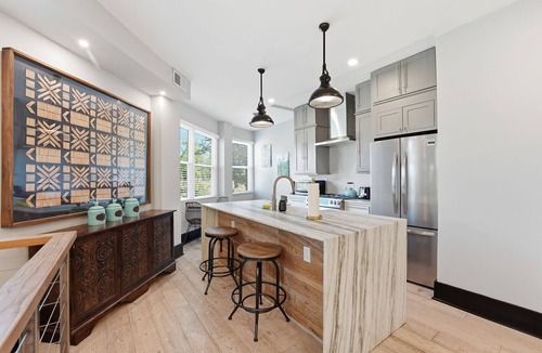 Stronghold House | 5BR + Rooftop Deck · Sleeps 14 · Skyline Views