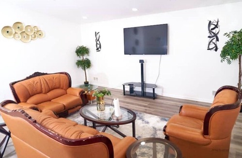 Hillandale House | 5BR Silver Spring Retreat Near DC w/Kings