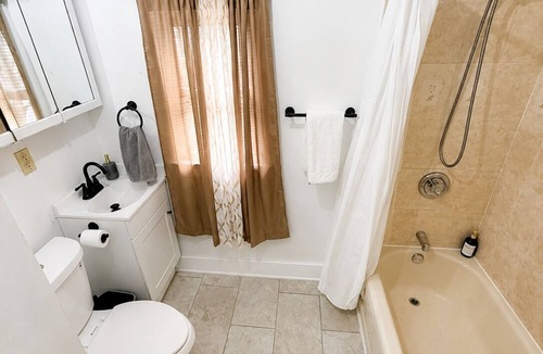 New Haven House | 6BR New Haven Home Near Yale, Downtown & Hospitals w/Parking