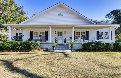 Thomaston House | 7 Mi to Sprewell Bluff Park: Home w/Patio & Yard!
