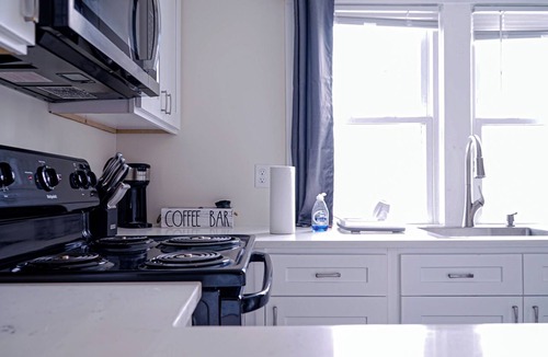Norwich Apartment | 79-4 spacious studio Walk to backus hospital and downtown