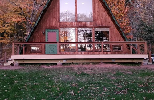 Windham Cottage | A-Frame 4-bedroom cottage with AC in charming Windham