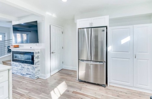 Anacostia House | A group-ready southeast DC home with free parking and room for 8 guests