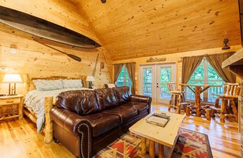 Mentone House | A Little River Romance - Private Dock - Hot Tub