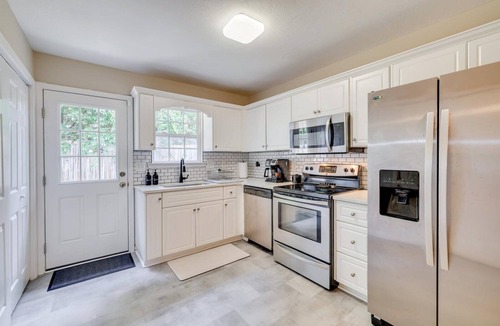 Evans House | A quiet space perfect for business and medical professionals.