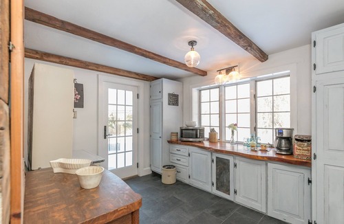 Groton House | A Quintessential New England Historical Guesthouse