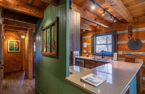 Boone Cabin | A River Runs Through It Quaint cabin on Watauga River with Hot Tub Perfect quiet getaway