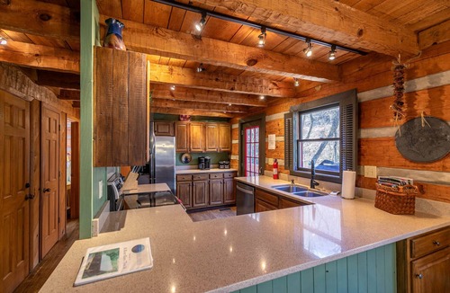 Boone Cabin | A River Runs Through It Quaint cabin on Watauga River with Hot Tub Perfect quiet getaway