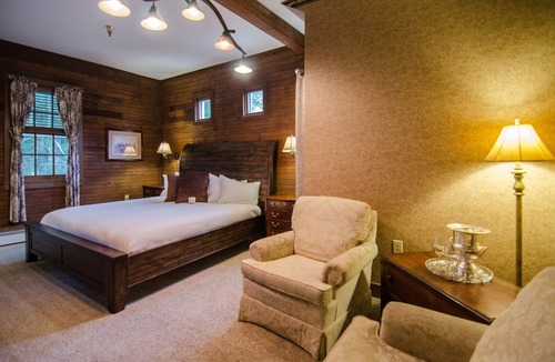 Shelburne Bed & Breakfast | A spacious Ground-level King B&B guestroom in Downtown Shelburne - Delicious Breakfasts! BST