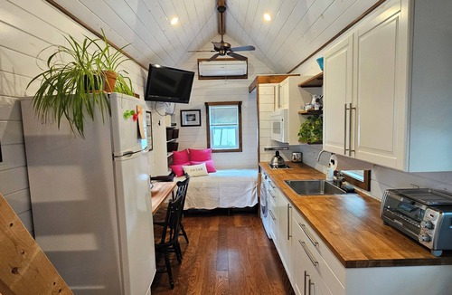 Pawcatuck Cottage | A Tiny Escape - Charming Eco-Friendly Retreat Awaits in Stonington