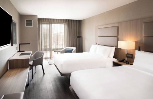Cleveland Circle Hotel | AC Hotel by Marriott Boston Cleveland Circle