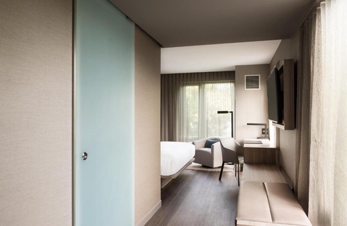 Cleveland Circle Hotel | AC Hotel by Marriott Boston Cleveland Circle