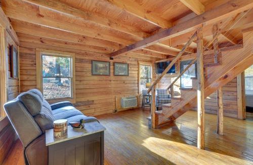 Murray House | Access to Community Marina! Lake-View Murray Cabin