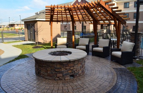 Bowling Green Apartment | Accessible 2BR Suite | Breakfast + Full Kitchen