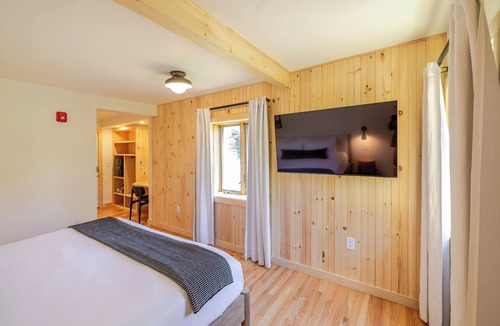Wilmington Hotel | Adirondack Spruce Lodge