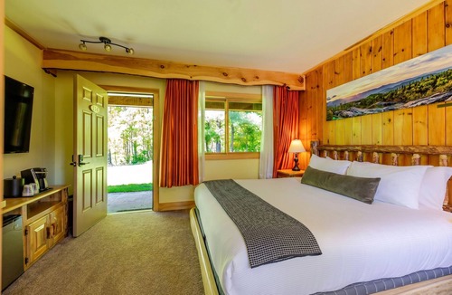 Wilmington Hotel | Adirondack Spruce Lodge