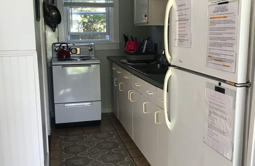 Newport Cottage | Adorable 2 bdrm Cottage. Walk to Beach. Surrounded by gardens.