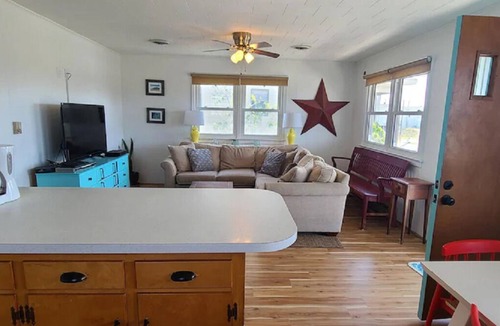 Colington Cottage | Adorable Beach Box, Very short walk to the beach Access!