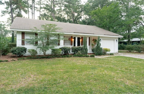 Savannah House | Adorable & Quiet -Under 15 min to Downtown & Beach