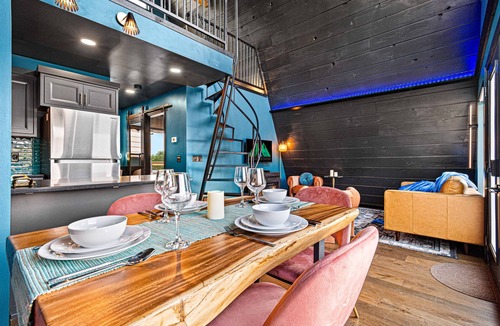 Omaha House | Adults-Only 2BR A-Frame | Hot Tub + Steam