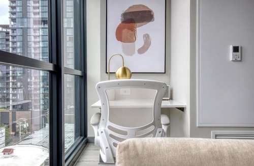 Near West Side Apartment | Airy Loop Studio w pool gym nr L CHI-726