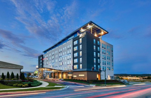 Twin Brook Hotel | Aloft by Marriott Chattanooga Hamilton Place