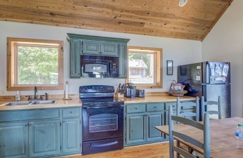 Monticello Cabin | Amazing rustic cabin with 450' of water frontage on Jackson Lake