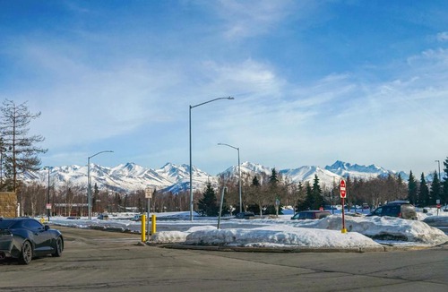 Midtown Anchorage Apartment | Anchorage Retreat, Walk to Dining & Entertainment