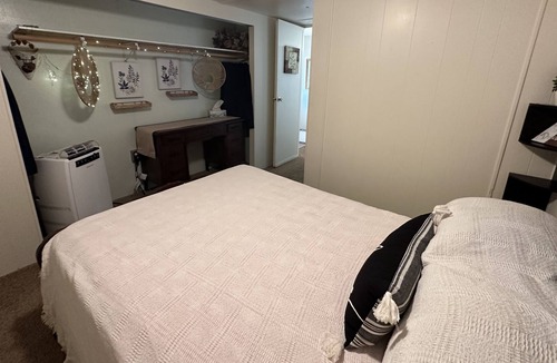 Strawberry House | Apple Pie Getaway, Unit A