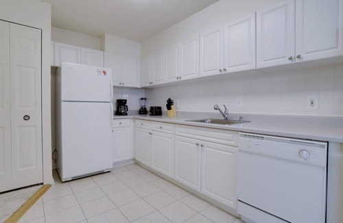 Crystal City Apartment | Apt Steps Away From Crystal City Metro Station