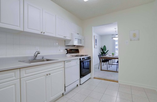 Crystal City Apartment | Apt Steps Away From Crystal City Metro Station