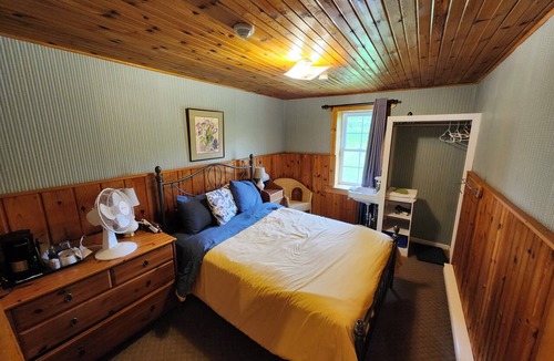 Sutton House | Auberge Schweizer