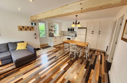 Sutton House | Auberge Schweizer
