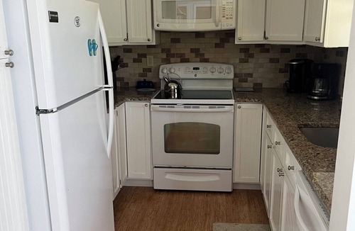 Westerly House | August-Sept 2026 available - weekly or monthly! Family friendly home. Golf view.