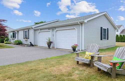 Westerly House | August-Sept 2026 available - weekly or monthly! Family friendly home. Golf view.