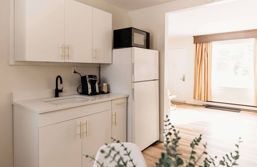 Kingston Hotel | Aurora Inn