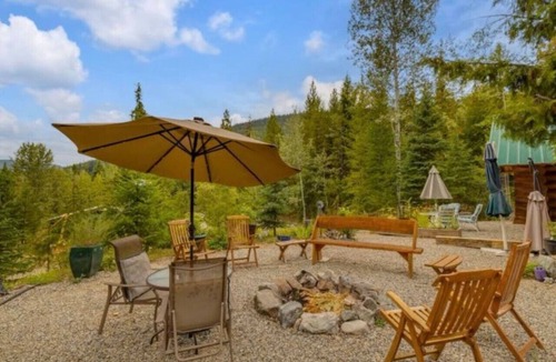 Central Okanagan Cabin | Authentic lofted log cabin with hot tub