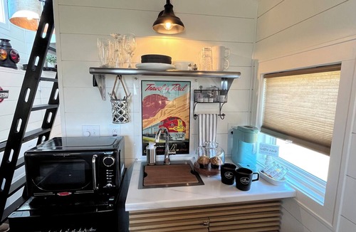 Fredericktown Cabin | Authentic Train Caboose with Loft & Firepit Near Elephant Rocks