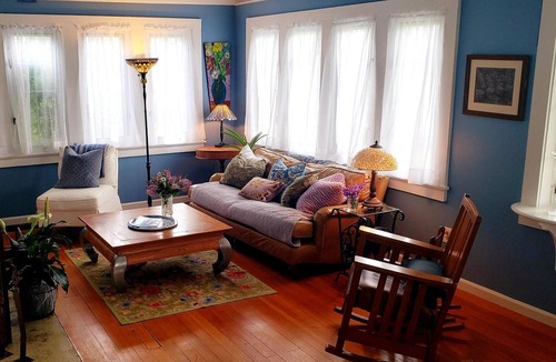 Madison House | AVAILABLE JULY/AUGUST & other Charming 2 bedroom bungalow 1 block to the beach.