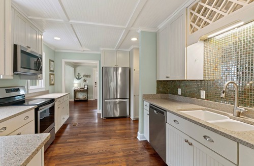 Kings Terrace House | Barefoot Bungalow - located near the Village/Pier
