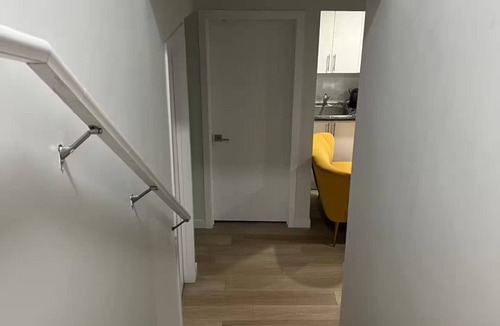 Winnipeg House | Base rate includes1bedroom (up to 2guest)need both bedroom book double base rate